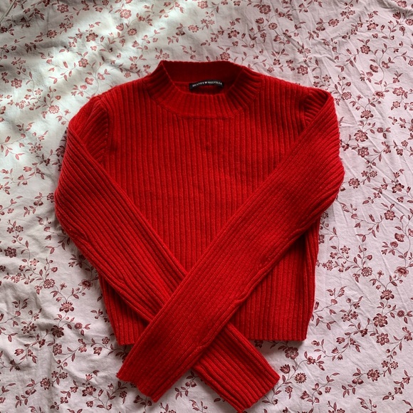 Brandy Melville Tops - brandy Melville brett sweater
